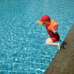 Enya_im_Pool.JPG